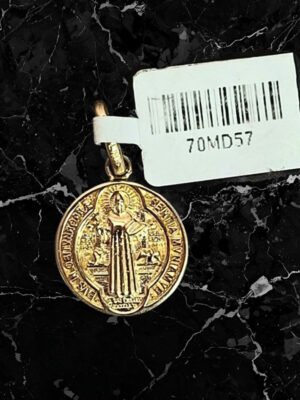 70MD22 Medalla San Benito circular, 1 cm. De tamaño en oro 14 kt.